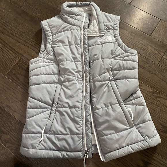 The North Face vest, great condition just doesn’t fit anymore:( size small - Picture 2 of 2